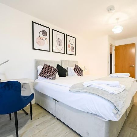 Stylish & Spacious Salford Quays One Bedroom High Floor Apartment With Balcony Manchester Exteriör bild