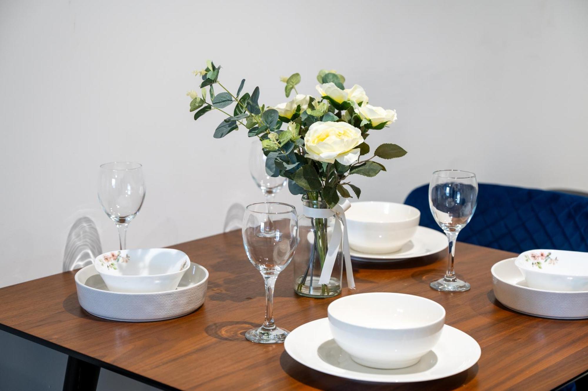 Stylish & Spacious Salford Quays One Bedroom High Floor Apartment With Balcony Manchester Exteriör bild