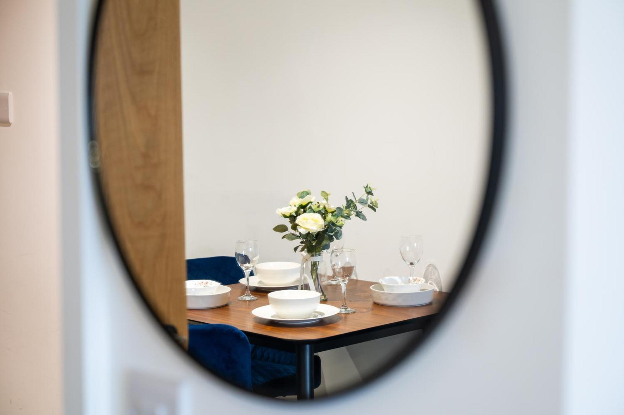 Stylish & Spacious Salford Quays One Bedroom High Floor Apartment With Balcony Manchester Exteriör bild