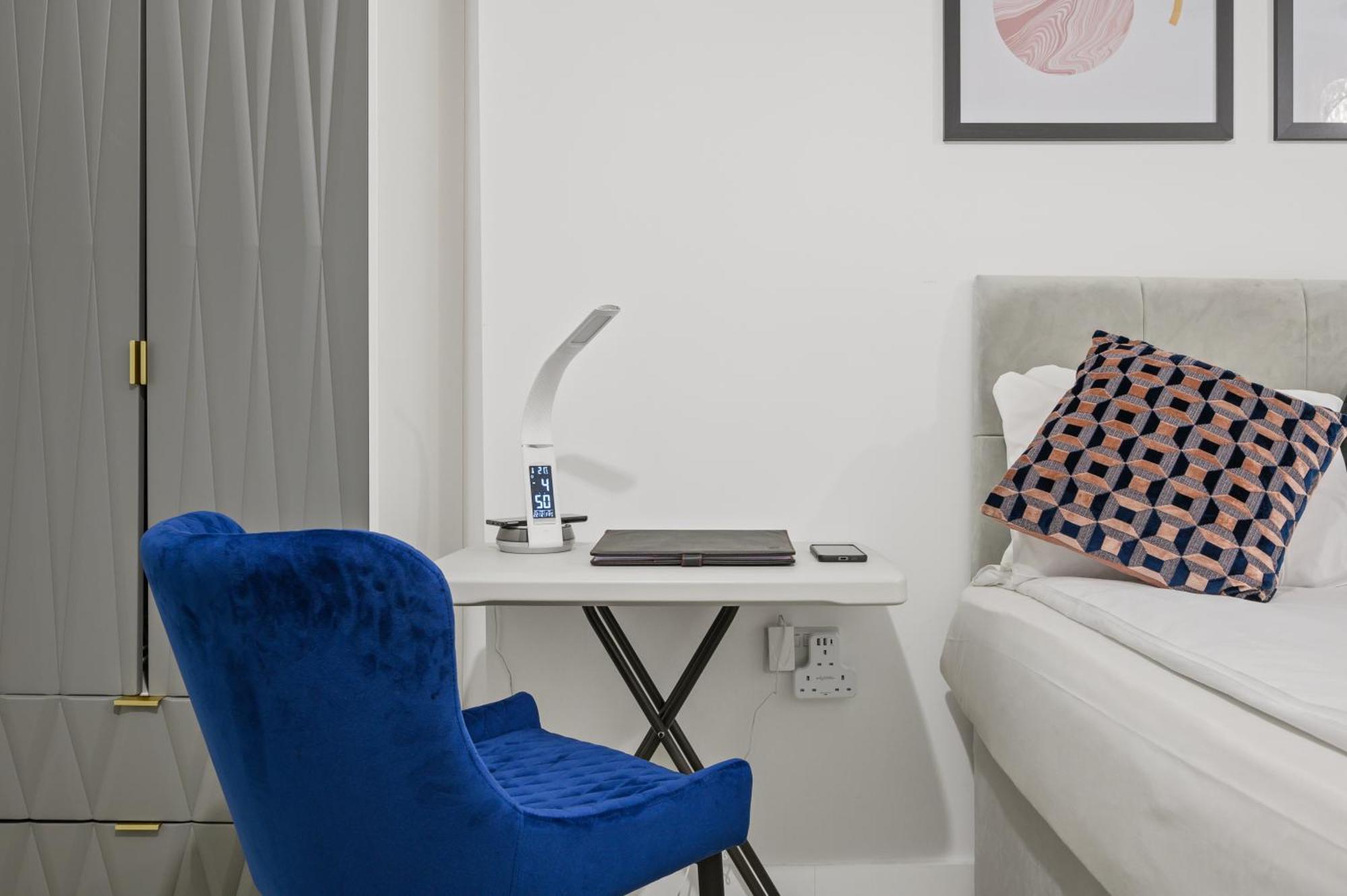 Stylish & Spacious Salford Quays One Bedroom High Floor Apartment With Balcony Manchester Exteriör bild